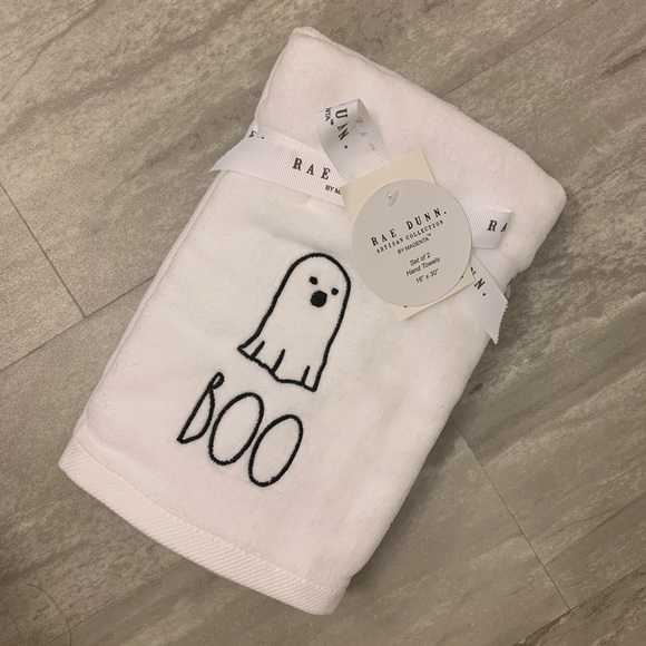 Rae Dunn “BOO” Halloween Hand Towels - Picture 1 of 2